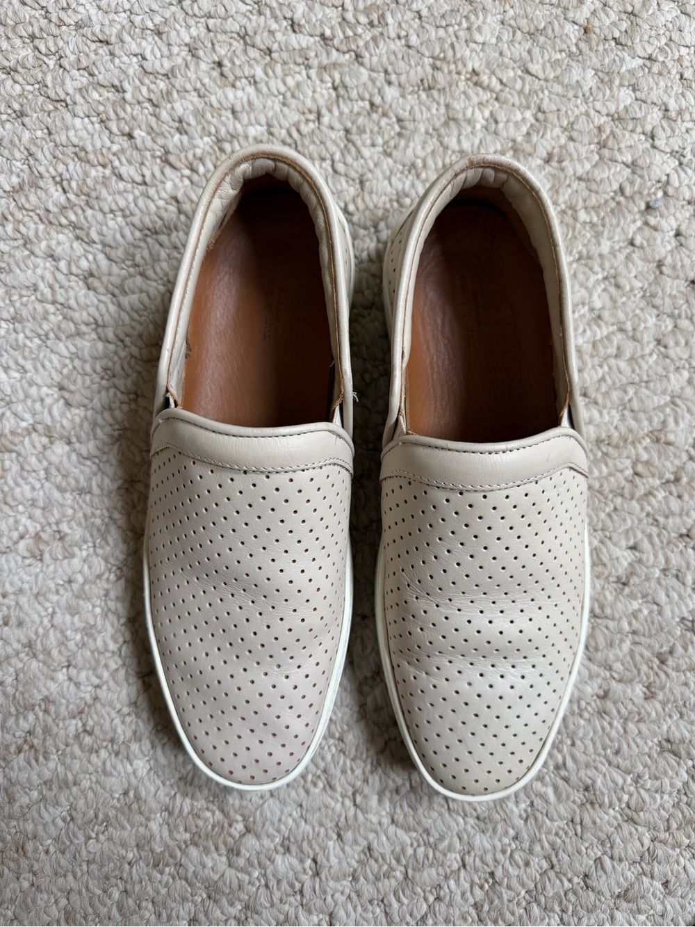 Ladies Rag and Bone cream slip on shoes. Size 8